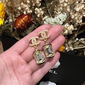 NEW Chanel dangling crystal gold pearl stud earrings jewelry 2022